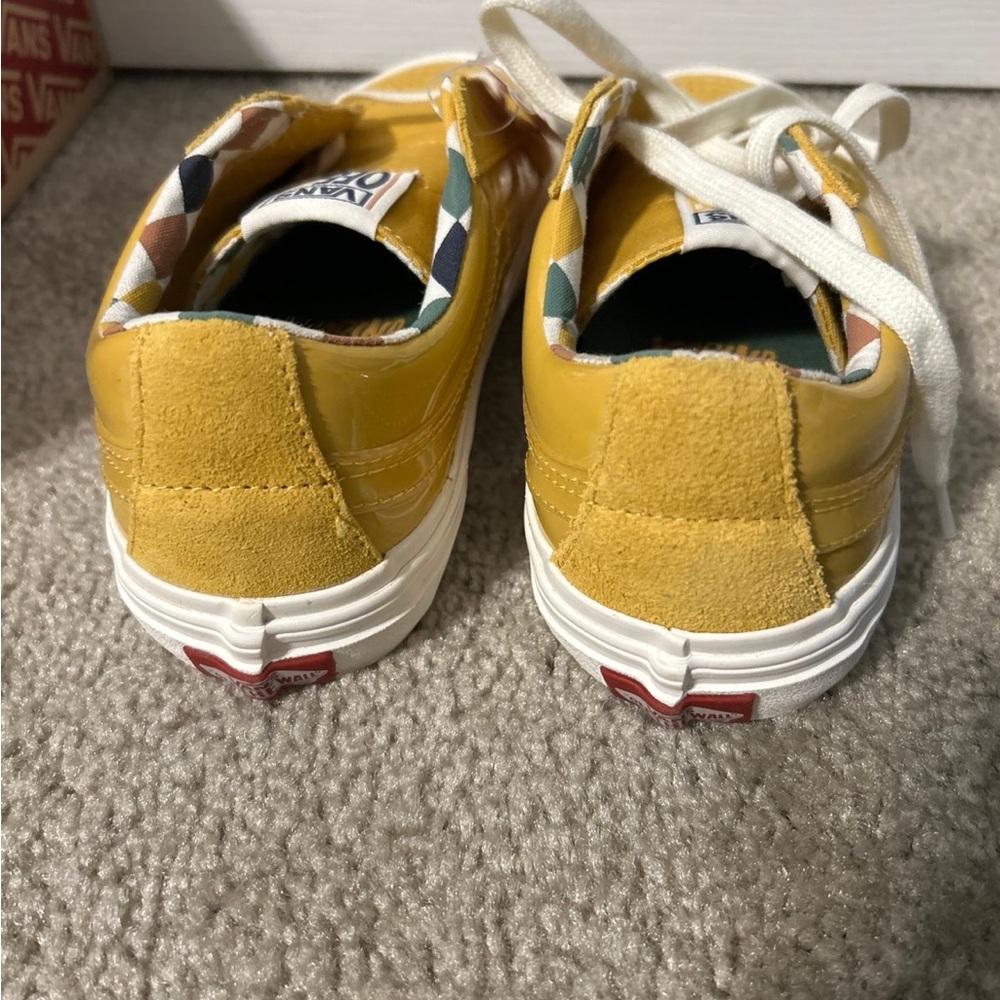 Vans Yellow and White Sneakers with Classic Design - Picture 5 of 6